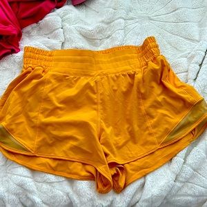 New Lululemon Hotty Hot 2.5 size 8